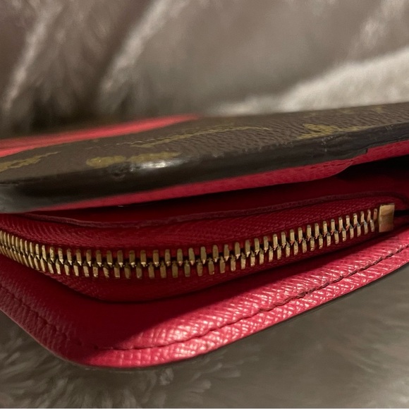 Louis Vuitton Grenade Pink V Wallet - Picture 9 of 16